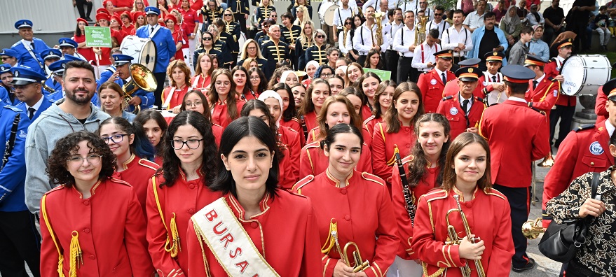 Bandolar festivali çok renkli
