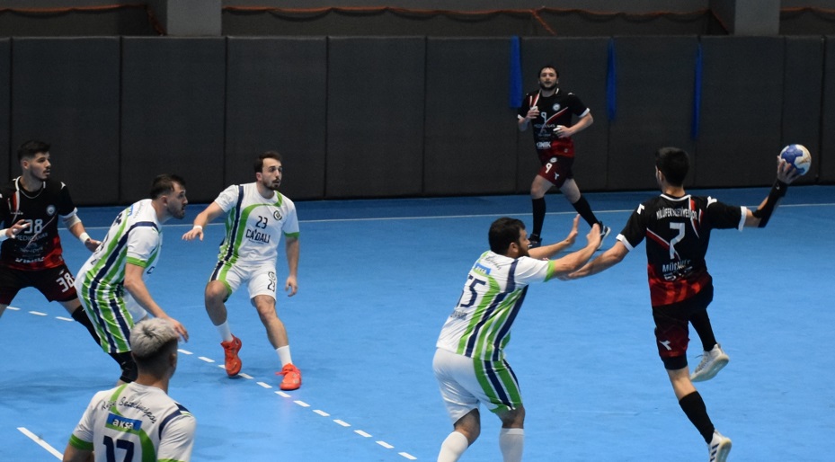 Nilüfer Belediyespor son saniyede güldü