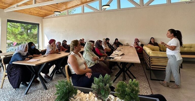 Kadın sağlığı eğitimlerine büyük ilgi