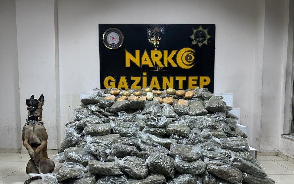 Otobanda yüklü miktarda uyuşturucu ele geçirildi