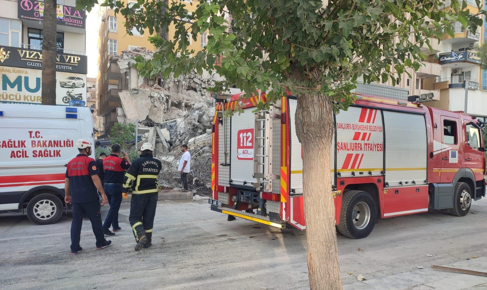 Şanlıurfa’da hasarlı bina çöktü 1 yaralı