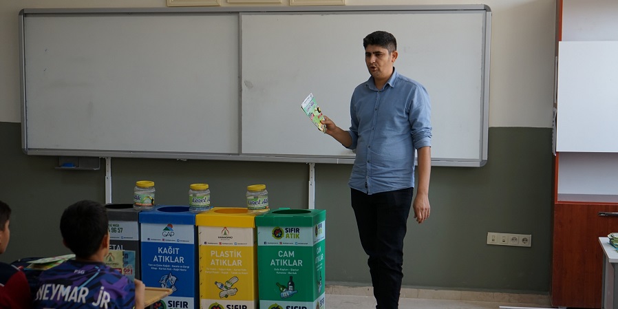 Geri dönüşüm konulu eğiyimler devam ediyor