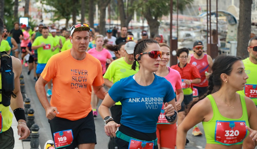 Her yaştan yüzlerce sporcu katıldı