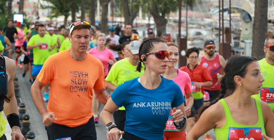 Her yaştan yüzlerce sporcu katıldı