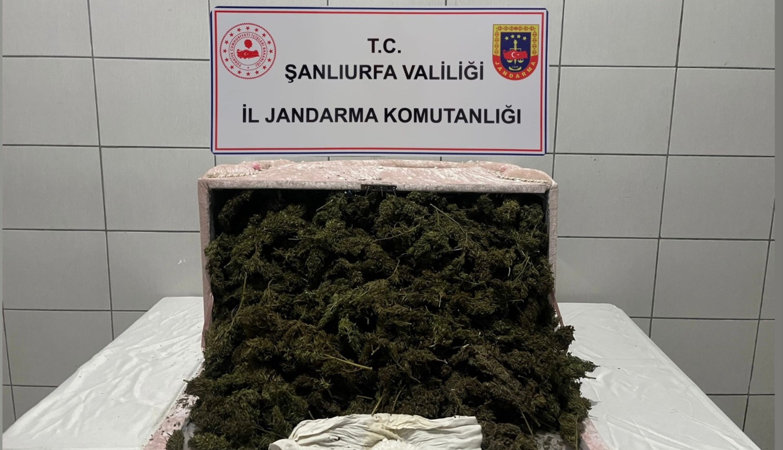 Jandarmadan zehir tacirlerine darbe