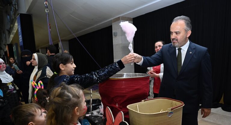 Bursa yetimlerine sahip çıkıyor