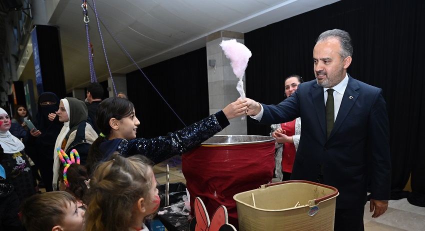 Bursa yetimlerine sahip çıkıyor