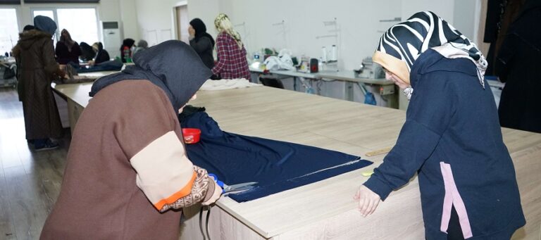 Giyim kursunda meslek eğitimi