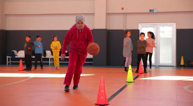 Çocuklar ara tatili sporla değerlendiriyor
