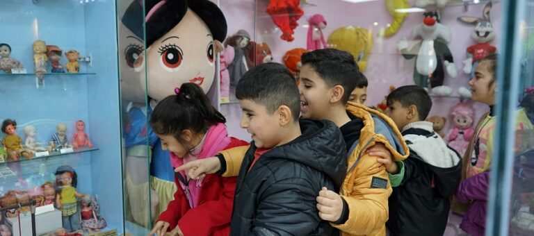 Oyuncak müzesinin minik misafirleri