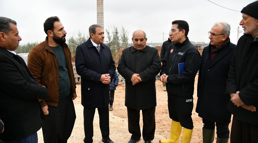 Vali şıldak deprem konutlarını inceledi