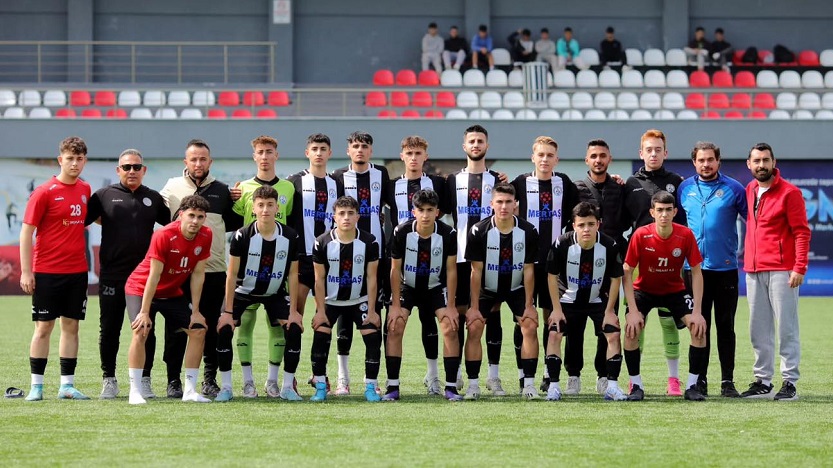 Buhraniye Belediyespor U-18 takım üst üste 2. kez Türkiye şampiyonasında