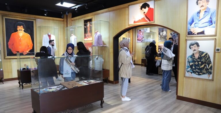 Müslüm Gürses’in Anısına Büyük İlgi