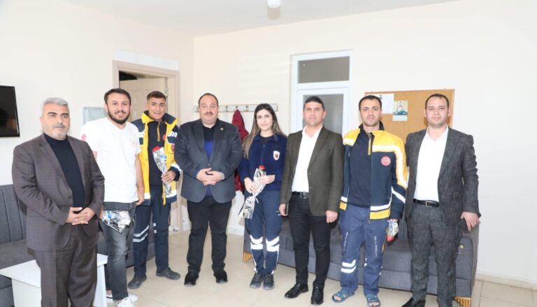 Ekinci Sağlık Çalışanların Tıp Bayramını Kutladı