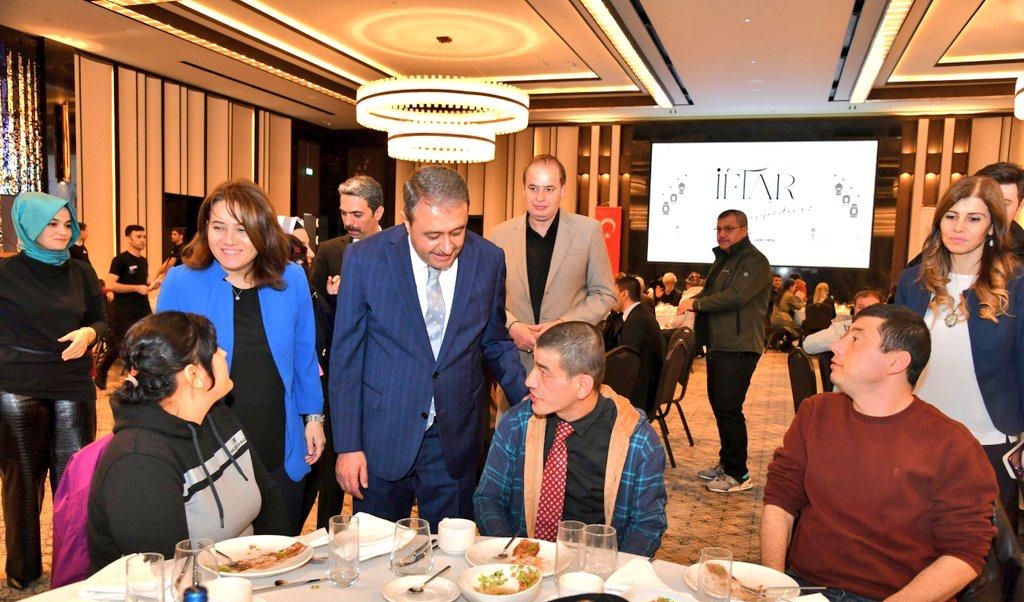 Vali Şıldak Özel Bireylerle İftarda Buluştu