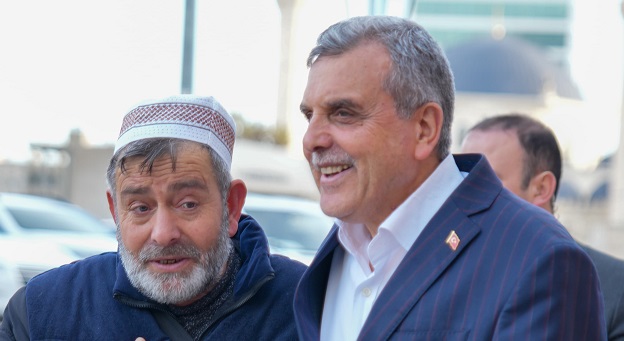 Beyazgül vatandaşların yanında