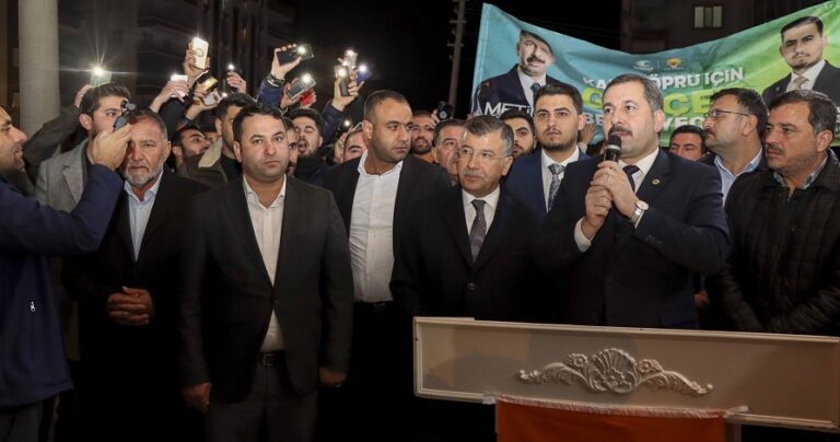 Baydilli düzenlenen toplantıda vatandaşlarla bir araya geldi