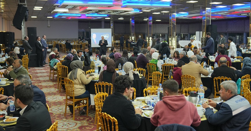 Beyazgül ve Bozdağ ilk iftarı depremzedelerle yaptı