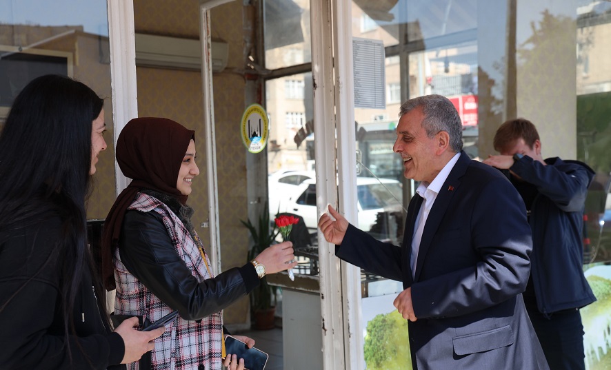 Beyazgül ve Canpolat esnaflarla bir araya geldi