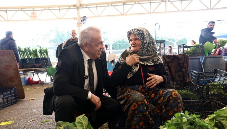 Özdemir vatandaşların sorunlarını dinliyor