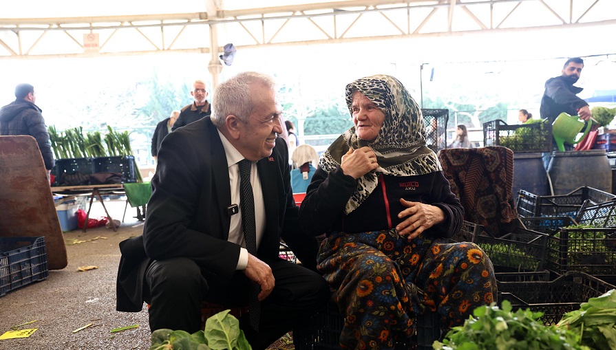 Özdemir vatandaşların sorunlarını dinliyor