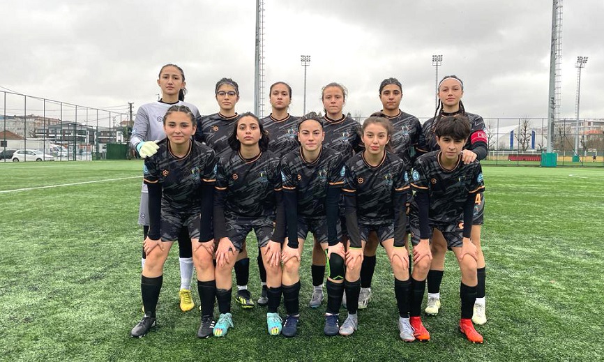 Kızlar ilk yarıyı namağlup tamamladı