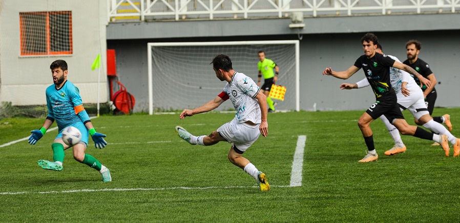 Nilüfer Altınova’ya gol yağdırdı