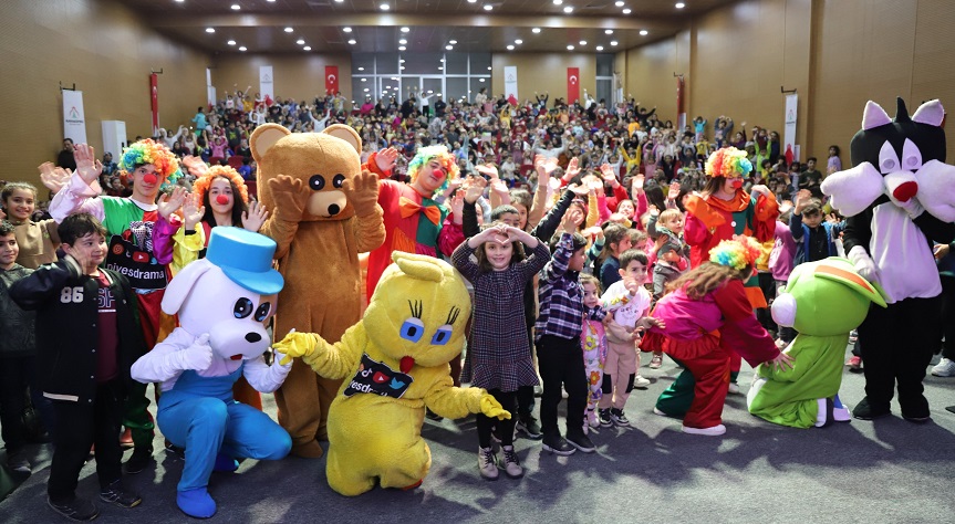 Çocuklar İllüzyon Gösterisiyle Doyasıya Eğlendi