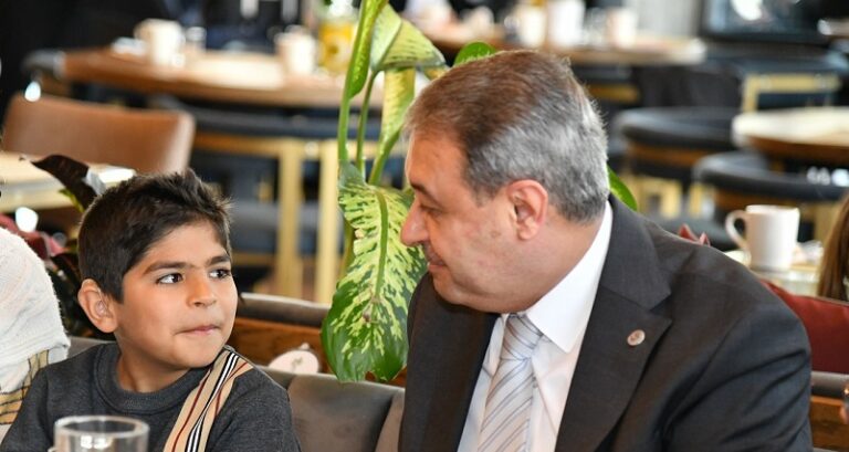 Vali Şıldak engellilerle kahvaltıda buluştu