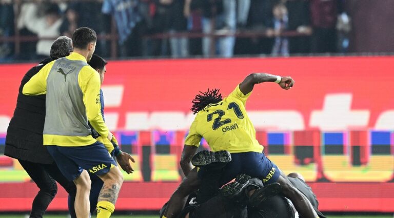 Olaylı Trabzonspor-Fenerbahçe Süper Lig’i
