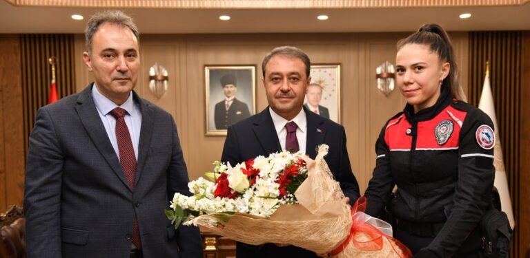 Müdür Bildirici ve Emniyet Personelleri Vali Şıldak’ı Ziyaret Etti