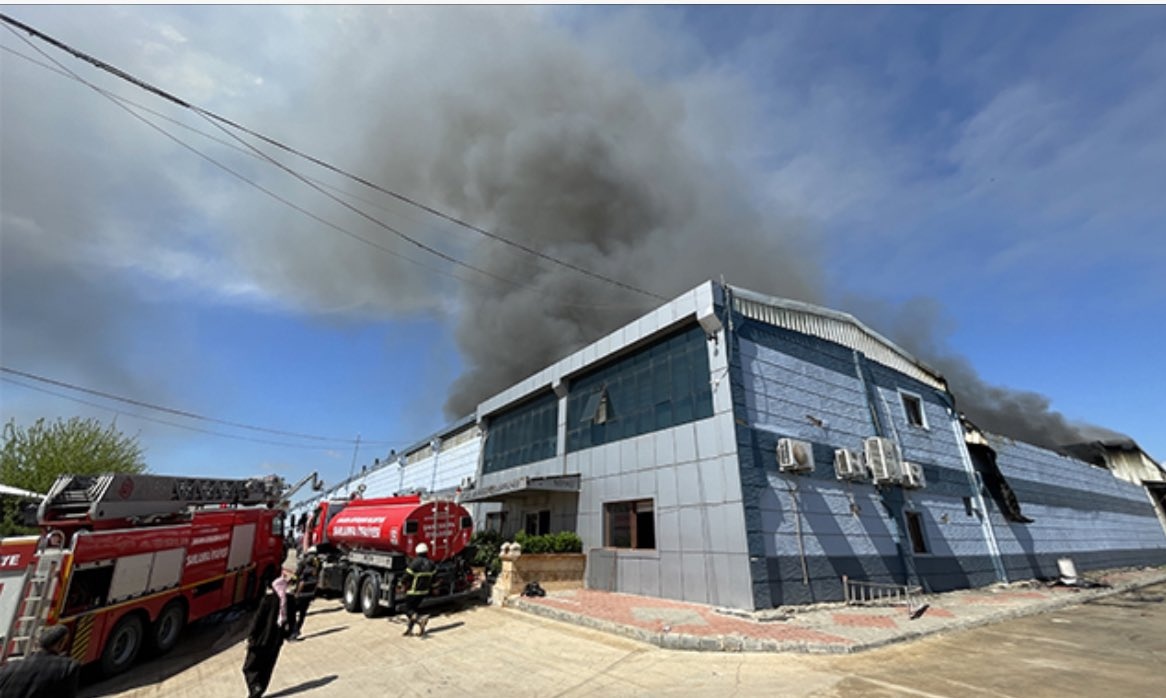 Şanlıurfa’da Tekstil Fabrikası Tamamı Yanarak Kül oldu