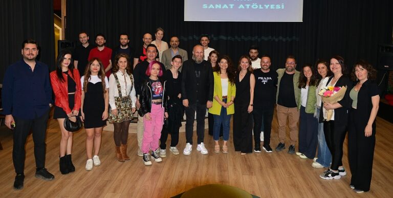 İlk ders zilini  Çetin Altay çaldı