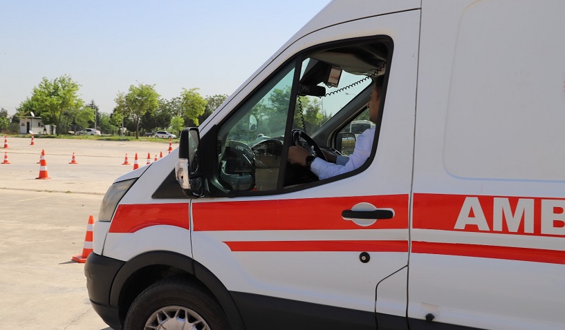İl Sağlık Müdürü Solmaz Ambulans Kullandı