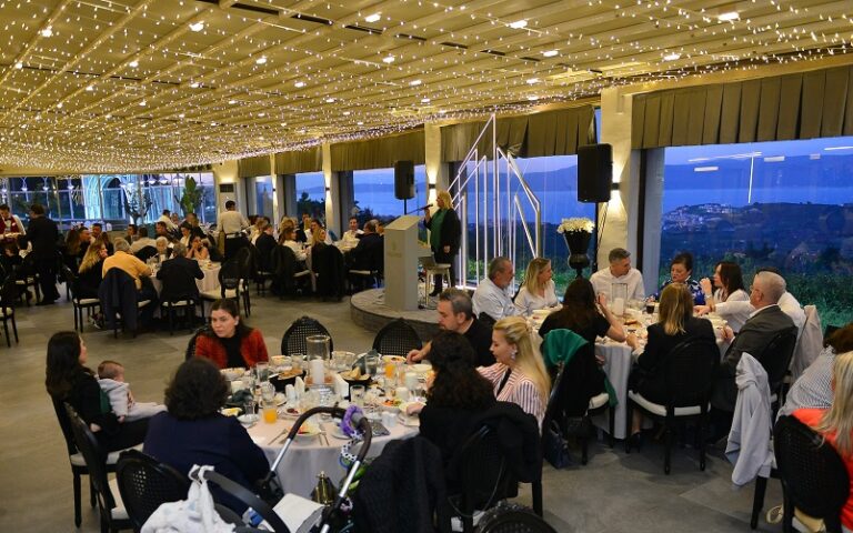 Annelerden renkli iftar buluşması