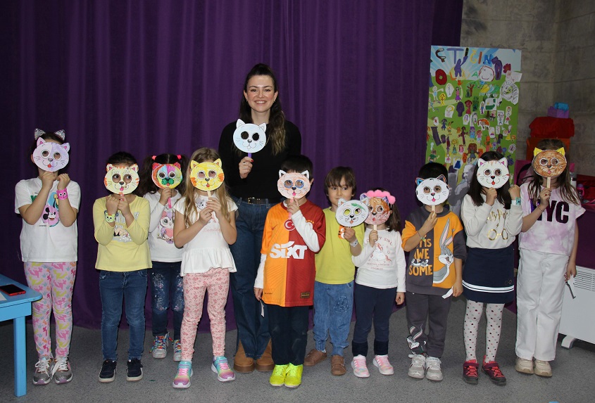 Şatoda çocuklar için özel atölye