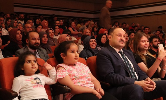 Büyükşehir Belediyesi’nden tiyatro gösterimi