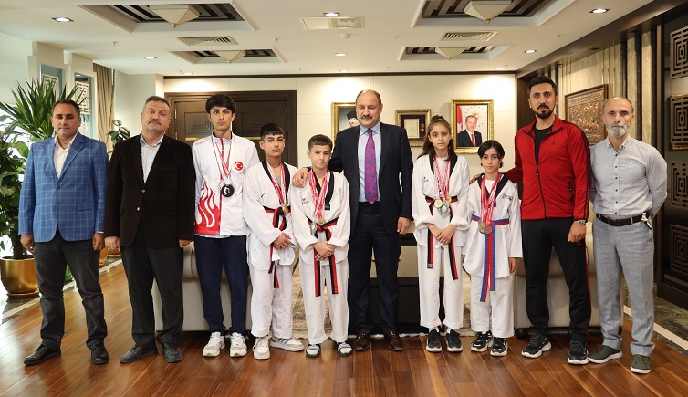 Gülpınar, sporcularla buluştu