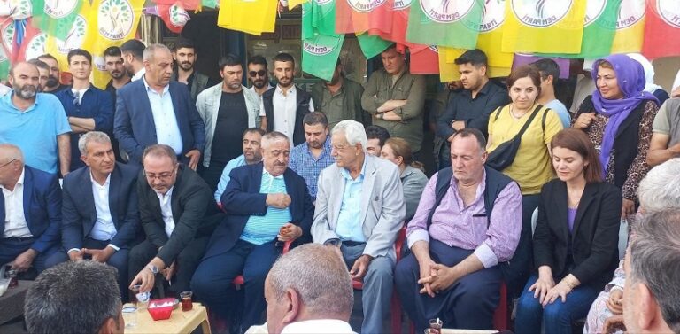 İzol kanaat önderlerinden DEM Parti’ye destek