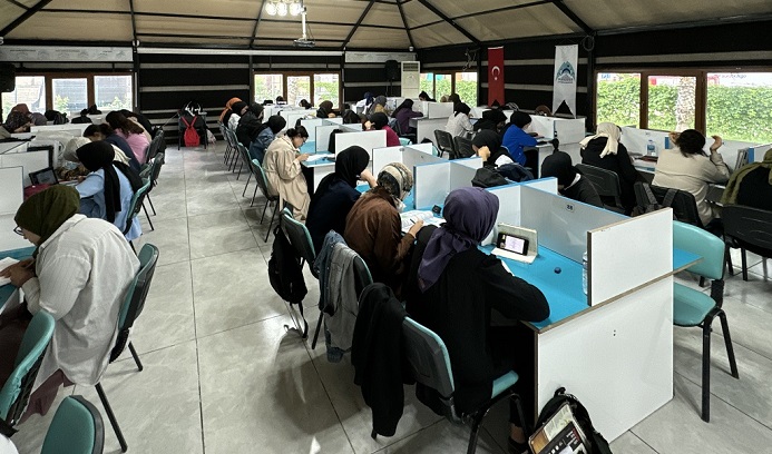 Eyyübiyeli Gençler Eğitim Otaklarında Kampa Girdi