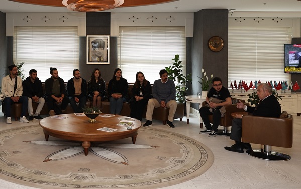 Özdemir’den gençlere “Yanınızdayız” mesajı