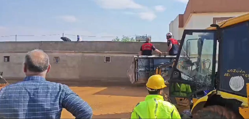 Şanlıurfa’da Selde Mahsur Kalan Aile Kurtarıldı