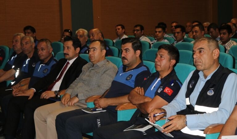 Büyükşehir Belediyesi’nden zabıta personeline seminer