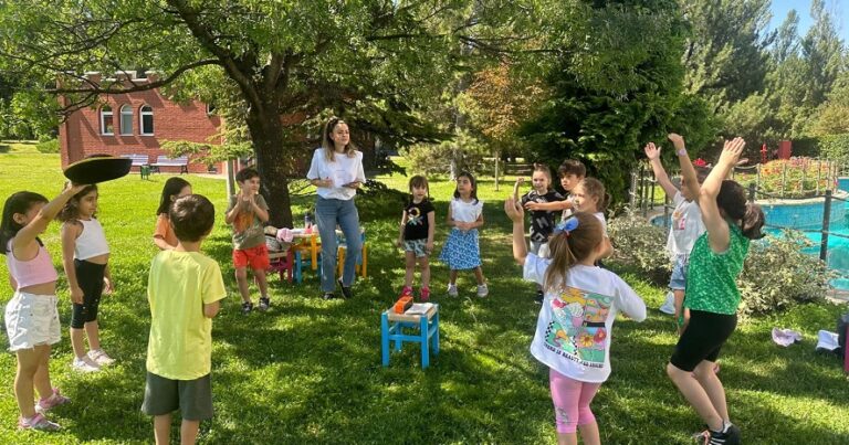 Çocuklar hem eğleniyor hem öğreniyor