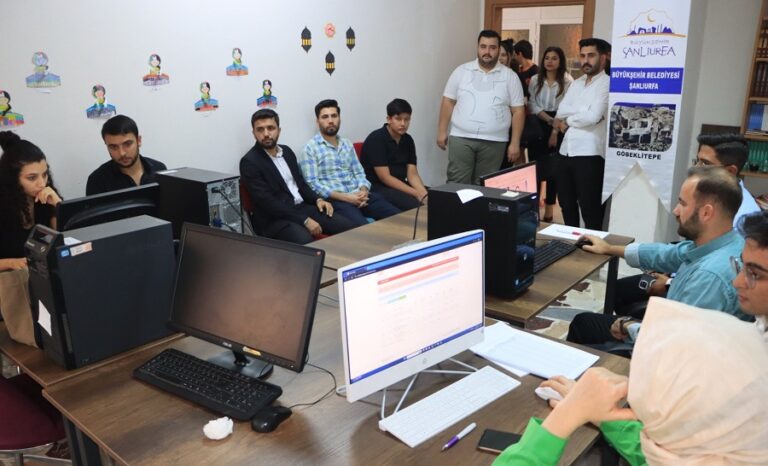 Şanlıurfa Büyükşehir Belediyesi’nden Üniversite adaylarına tercih desteği