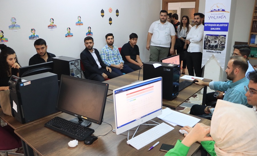 Şanlıurfa Büyükşehir Belediyesi’nden Üniversite adaylarına tercih desteği