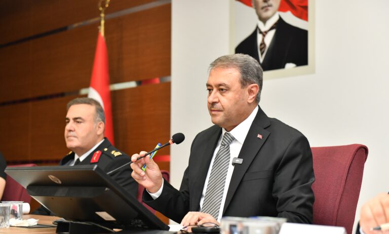 Vali Şıldak muhtarlarla buluştu