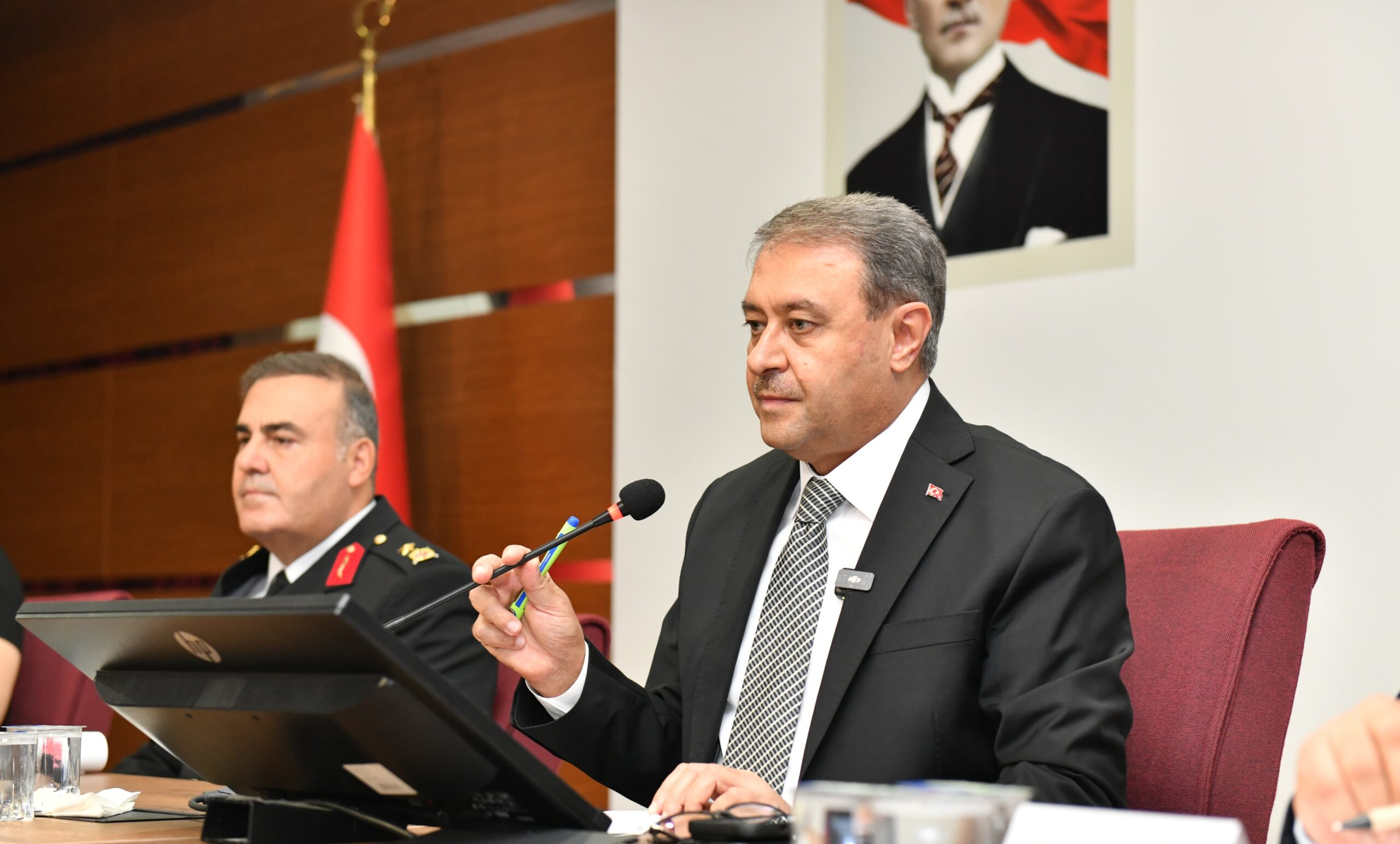 Vali Şıldak muhtarlarla buluştu