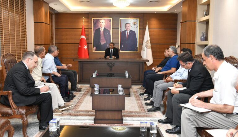 Vali Şıldak, Muhtarlarla bir araya geldi