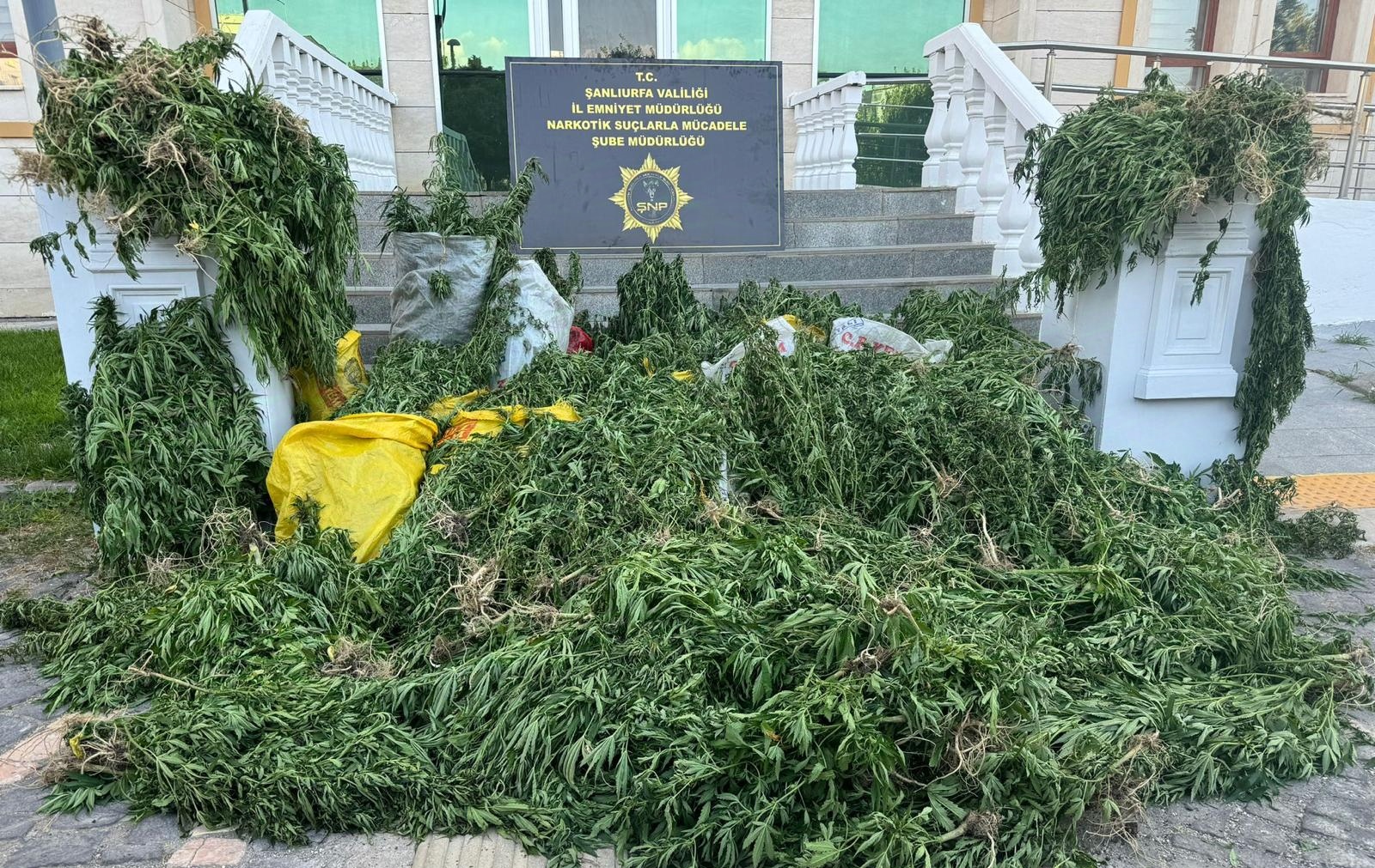 Şanlıurfa’da Yüklü Miktarda Uyuşturucu Ele Geçirildi: 6 Kişi Gözaltında